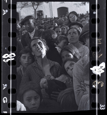 Chim (David Seymour) [Mother nursing a baby while listening to political speech, near Badajoz, Extremadura, Spain], late April – early May 1936. Negative. Copyright Estate of David Seymour / Magnum, International Center of Photography.